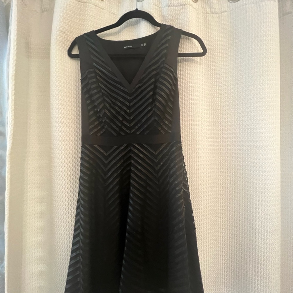 1241. GUC - Karen Millen Black Sleeveless V-Neck A-Line Dress